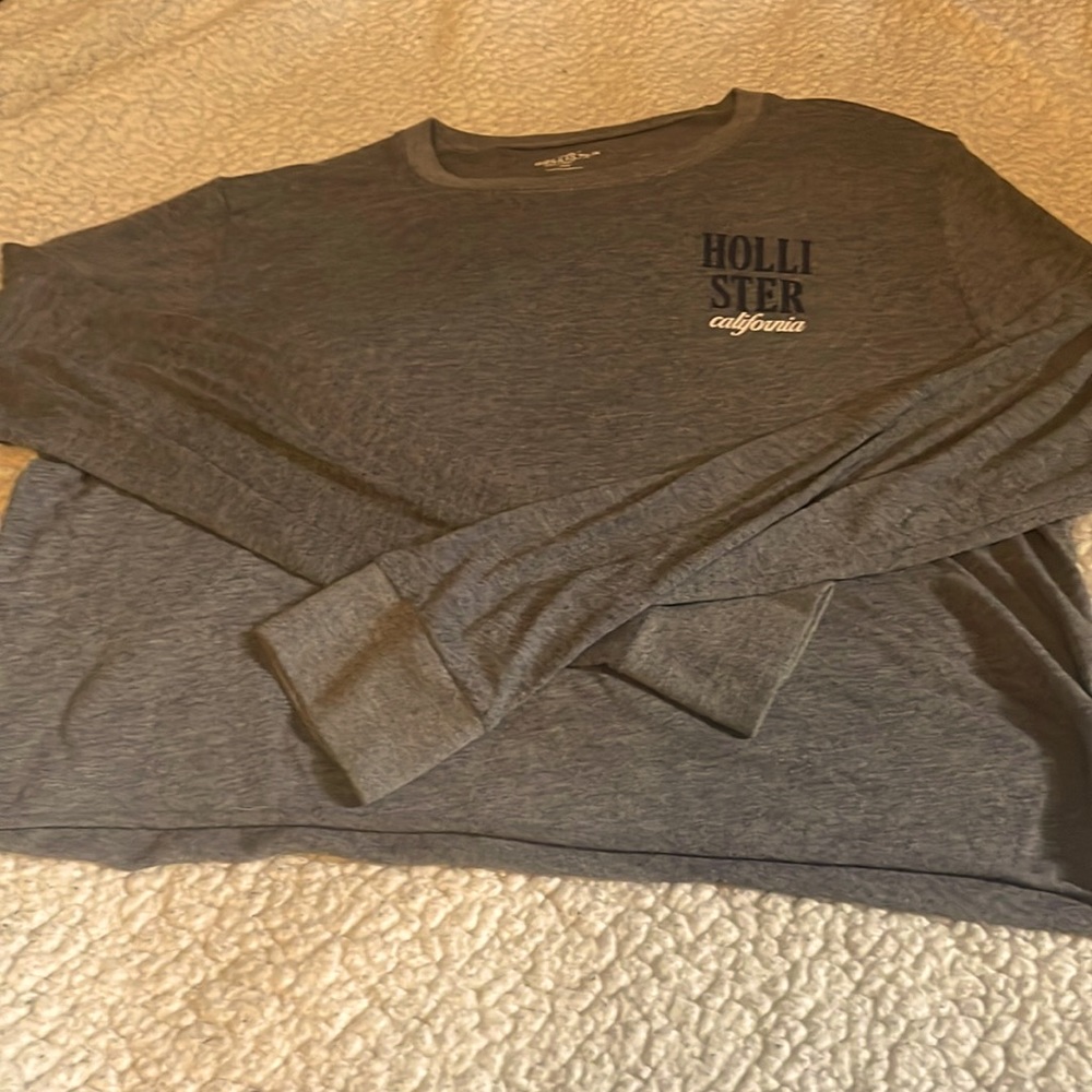 Hollister scoopneck long sleeved tee, size XS.